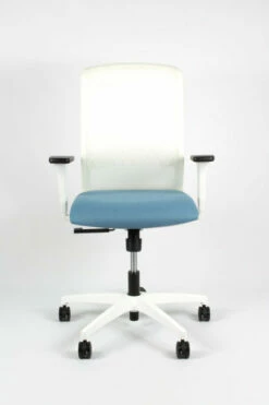 Geen Merk LF-2021525 Bureaustoel Linea Tekna White 01 L.blauw/wit Met 3D Armleuning -Winkel APLI 8033540636233 2